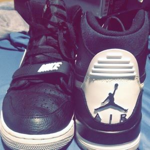 Black and white nike Jordan’s